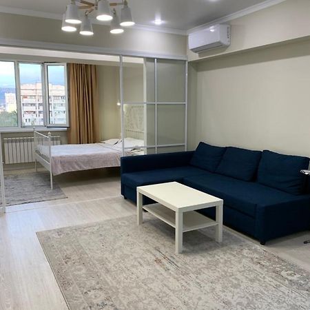 Апартаменты На Назарбаева Almatî Exterior foto